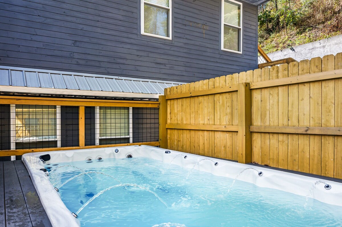 Photo 86 of Walk to downtown Gatlinburg-4 en-suites-16’ swim spa- theater and game room