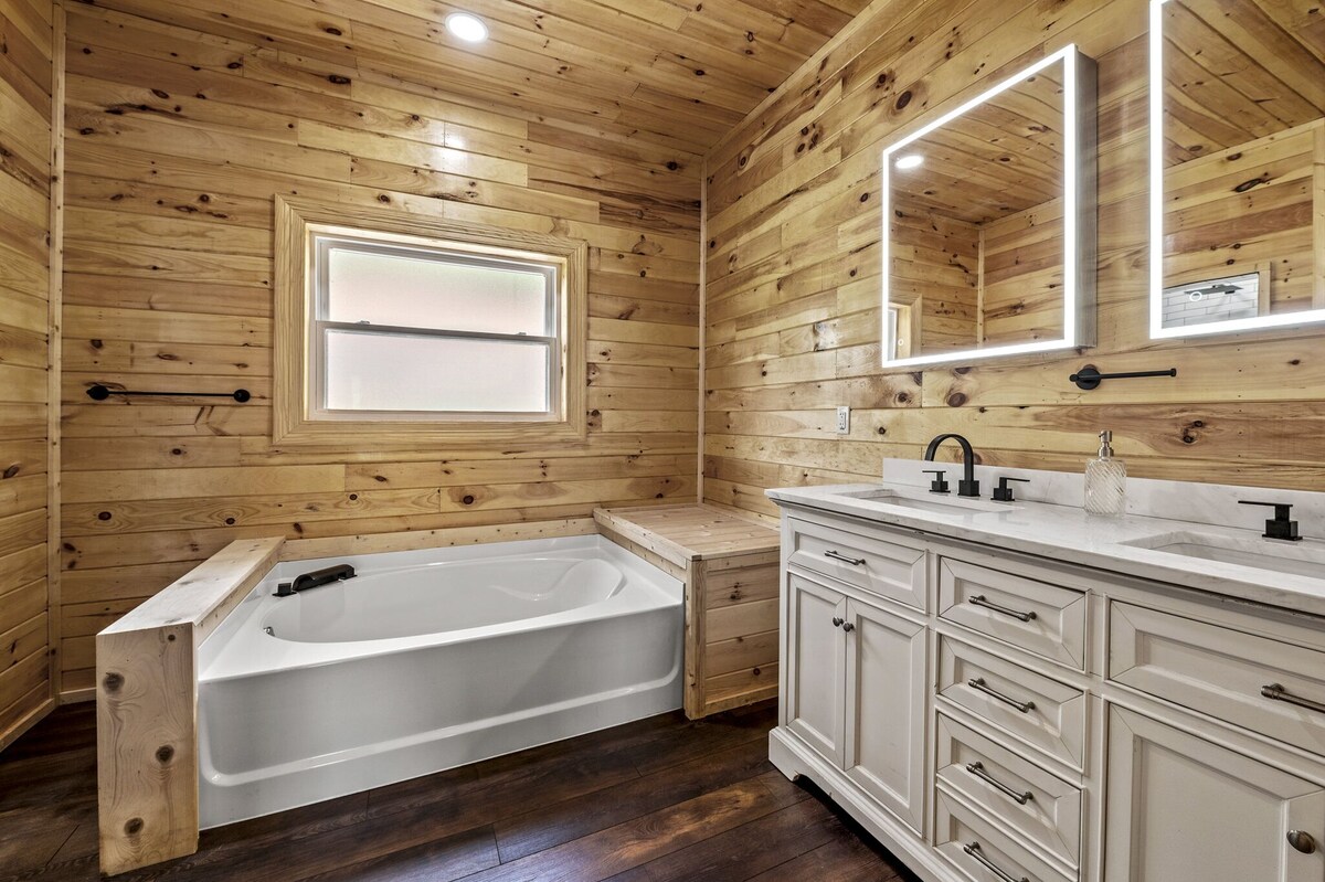 Photo 73 of Walk to downtown Gatlinburg-4 en-suites-16’ swim spa- theater and game room