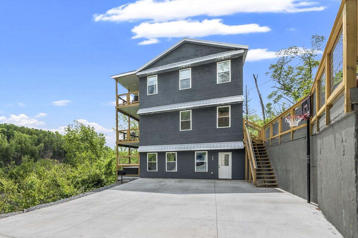 Photo 74 of Walk to downtown Gatlinburg-4 en-suites-16’ swim spa- theater and game room