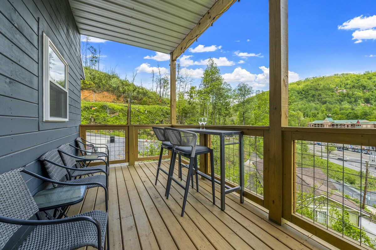 Photo 57 of Walk to downtown Gatlinburg-4 en-suites-16’ swim spa- theater and game room