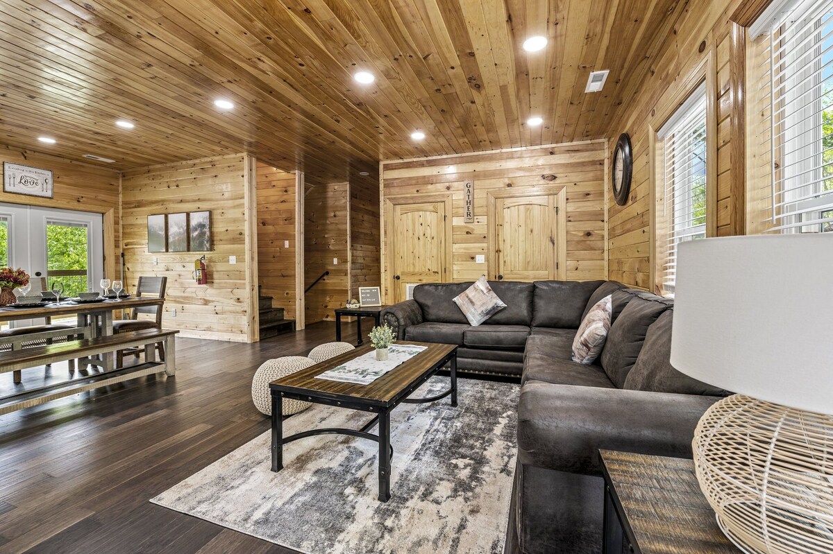 Photo 75 of Walk to downtown Gatlinburg-4 en-suites-16’ swim spa- theater and game room