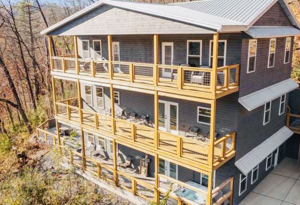 Photo 56 of Walk to downtown Gatlinburg-4 en-suites-16’ swim spa- theater and game room