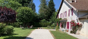 Chambre Spacieuse au Calme Dans une Belle Propriété Familiale