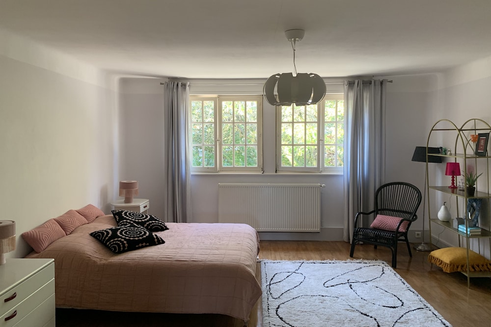 Chambre Spacieuse au Calme Dans une Belle Propriété Familiale