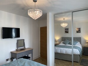 4 habitaciones, decoración personalizada y muebles diferentes 