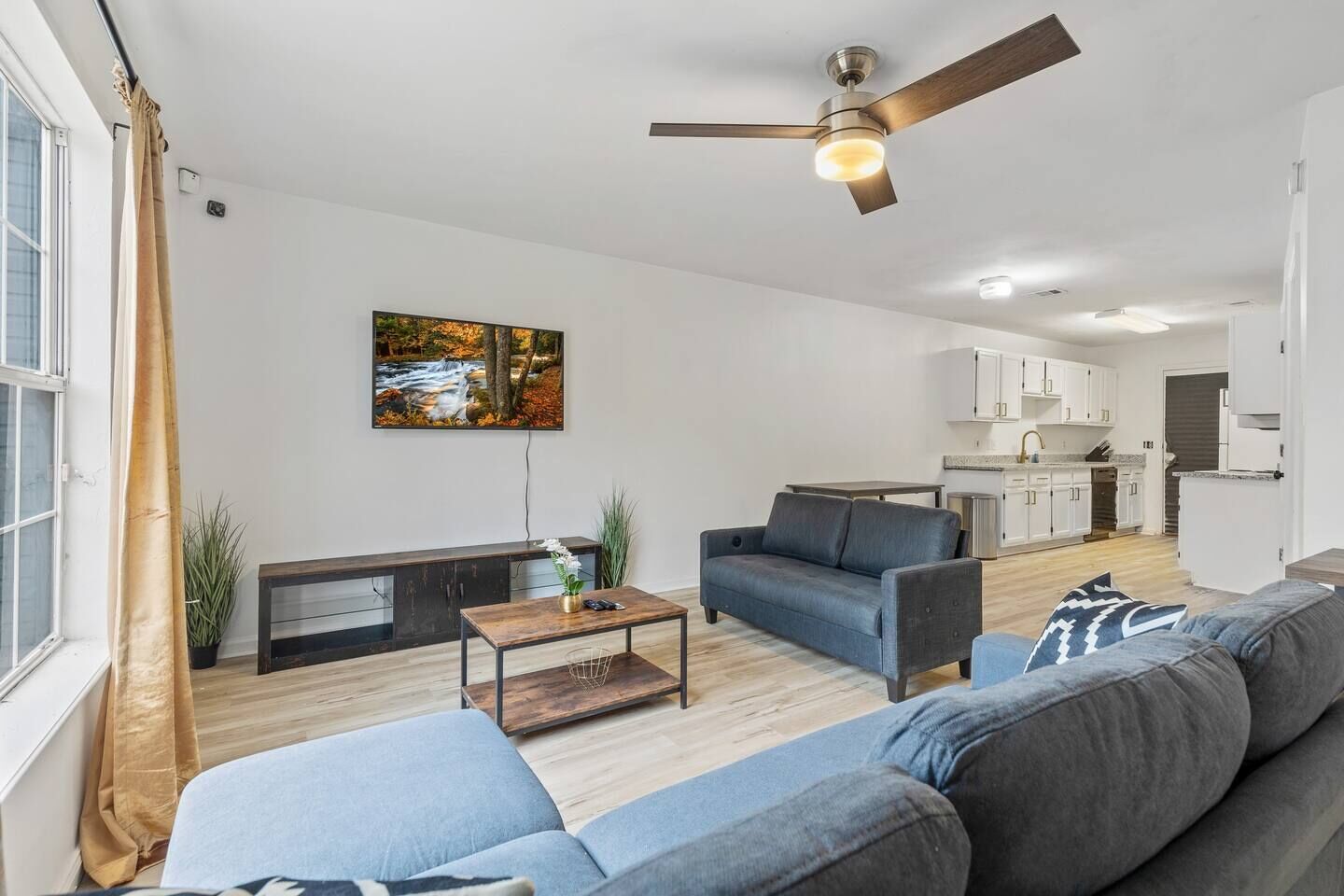 Contemporary and Lux Townhome - 5 mins to FSU