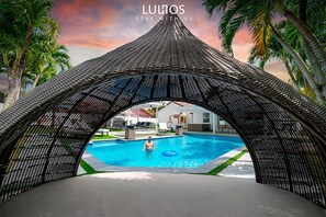 Outdoor pool, a heated pool - Gorgeous 5BR/H. Pool/Hot Tub/Games/Fire Pit & BBQ (Miami)