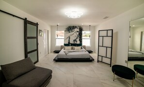 5 bedrooms, desk, iron/ironing board, WiFi