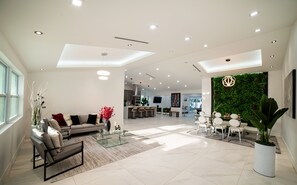 Interior - Gorgeous 5BR/H. Pool/Hot Tub/Games/Fire Pit & BBQ (Miami)