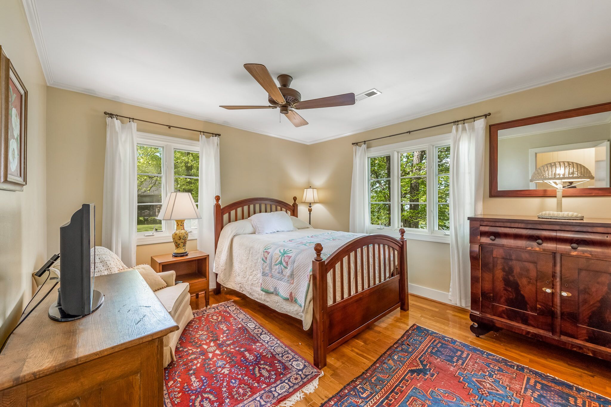 Belle Oak Cottage.  Stunning Views In A Quaint 1940s Brow-Front Mountain Home