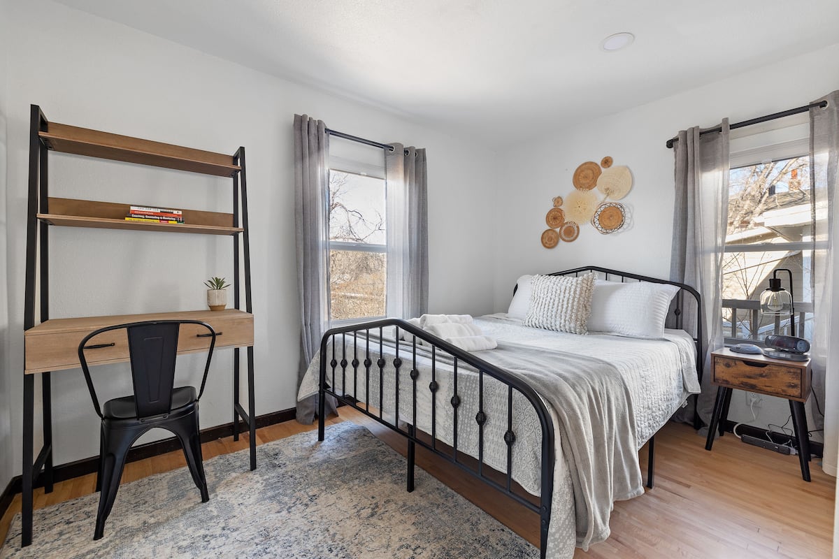 Apartment | 2 bedrooms, blackout drapes, free WiFi, bed sheets