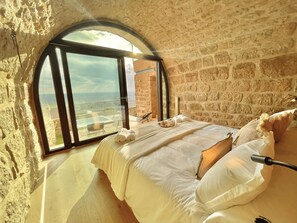 2 Schlafzimmer, hochwertige Bettwaren, Betten mit Memory-Foam-Matratzen