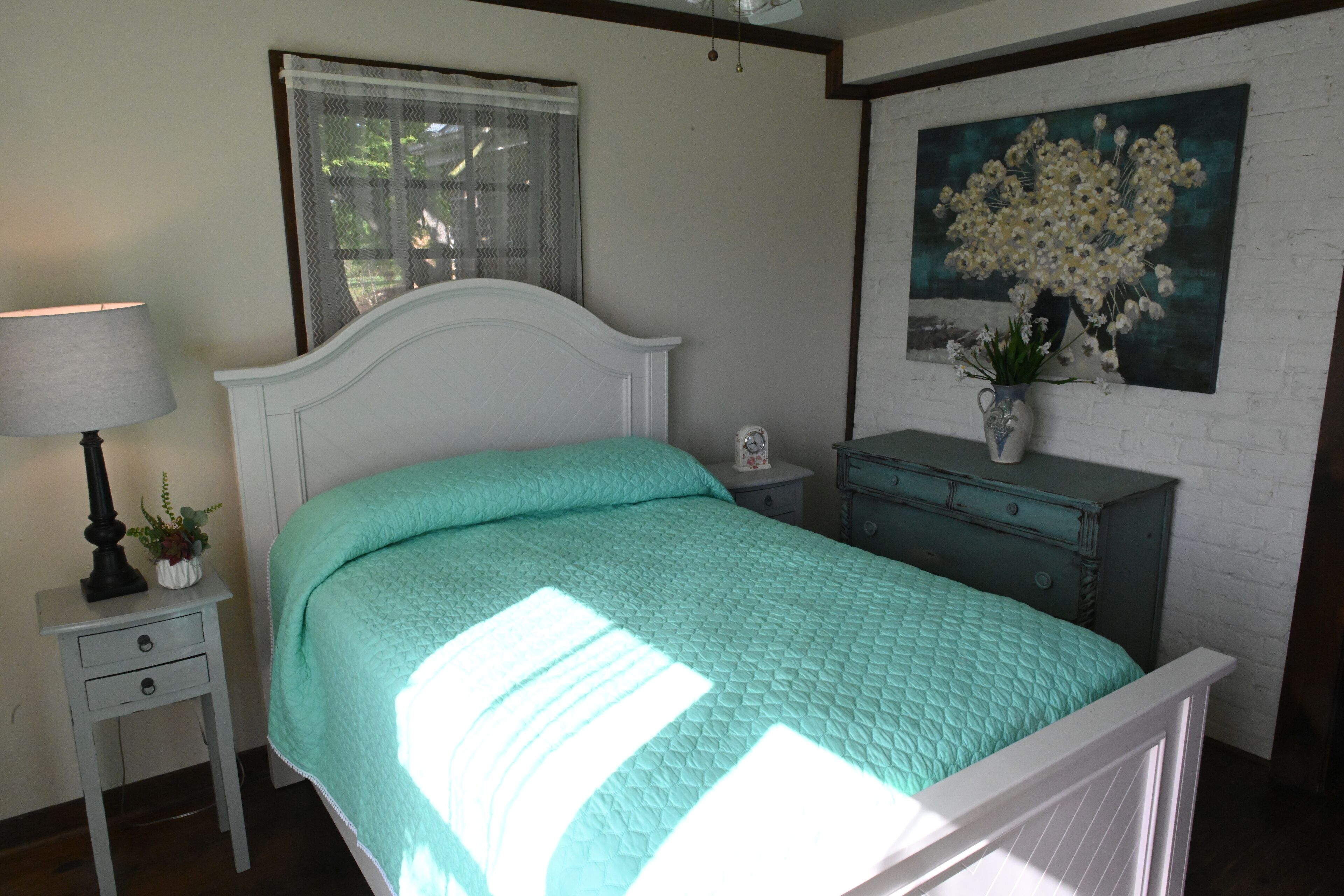 Athlone Farm’s Historic Cottage—ca.1800s, Unique, Charming, renovated, sleeps 4