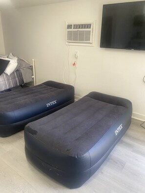 1 bedroom, desk, iron/ironing board, WiFi - Tiny But Classy.. (Las Vegas)