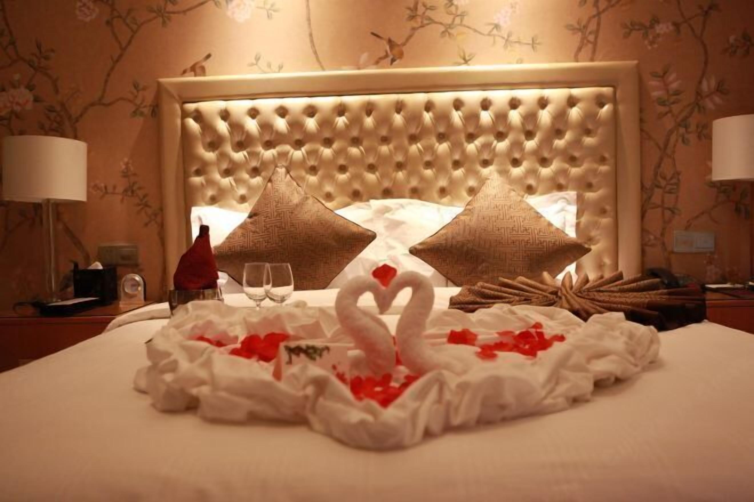Cribs/infant beds