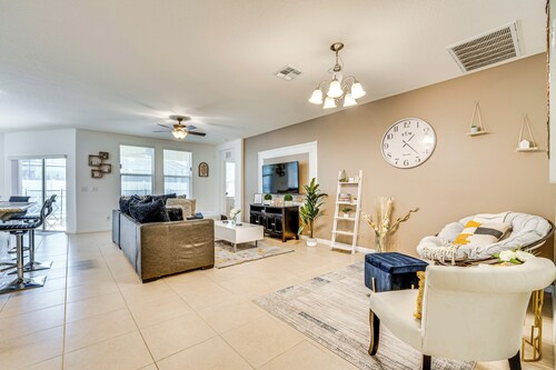 Central Family Home w/ Lanai < 10 Mi to Disney!