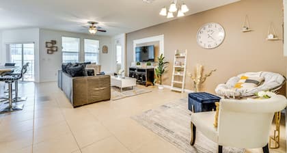 Central Family Home w/ Lanai < 10 Mi to Disney!
