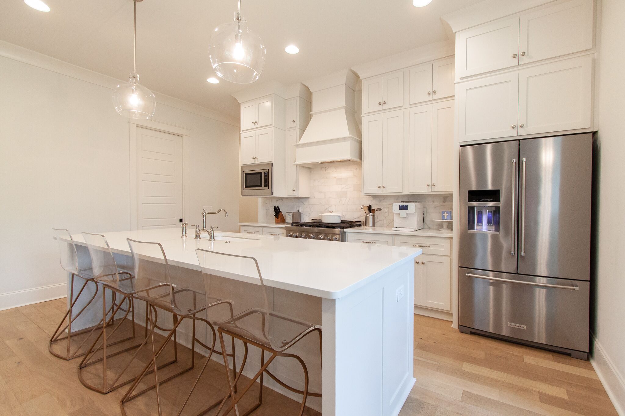 冰箱、微波炉、烤箱、炉灶