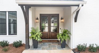 Gorgeous Home so close to Downtown Auburn and Auburn University!!