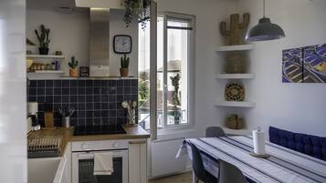 Fridge, microwave, oven, stovetop