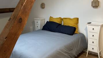 3 bedrooms, desk, free WiFi, bed sheets