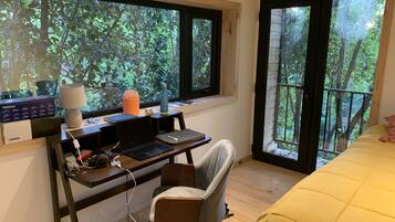 3 habitaciones, escritorio, tabla de planchar con plancha y wifi gratis