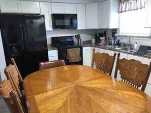 Private kitchen - Fern’s Country Haven  (Atmore)
