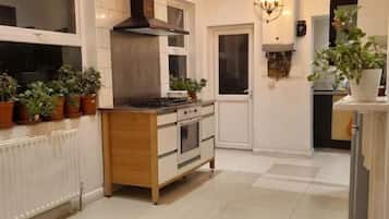 Cookware/dishes/utensils