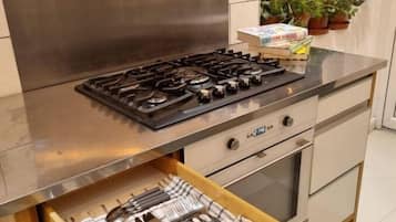 Cookware/dishes/utensils