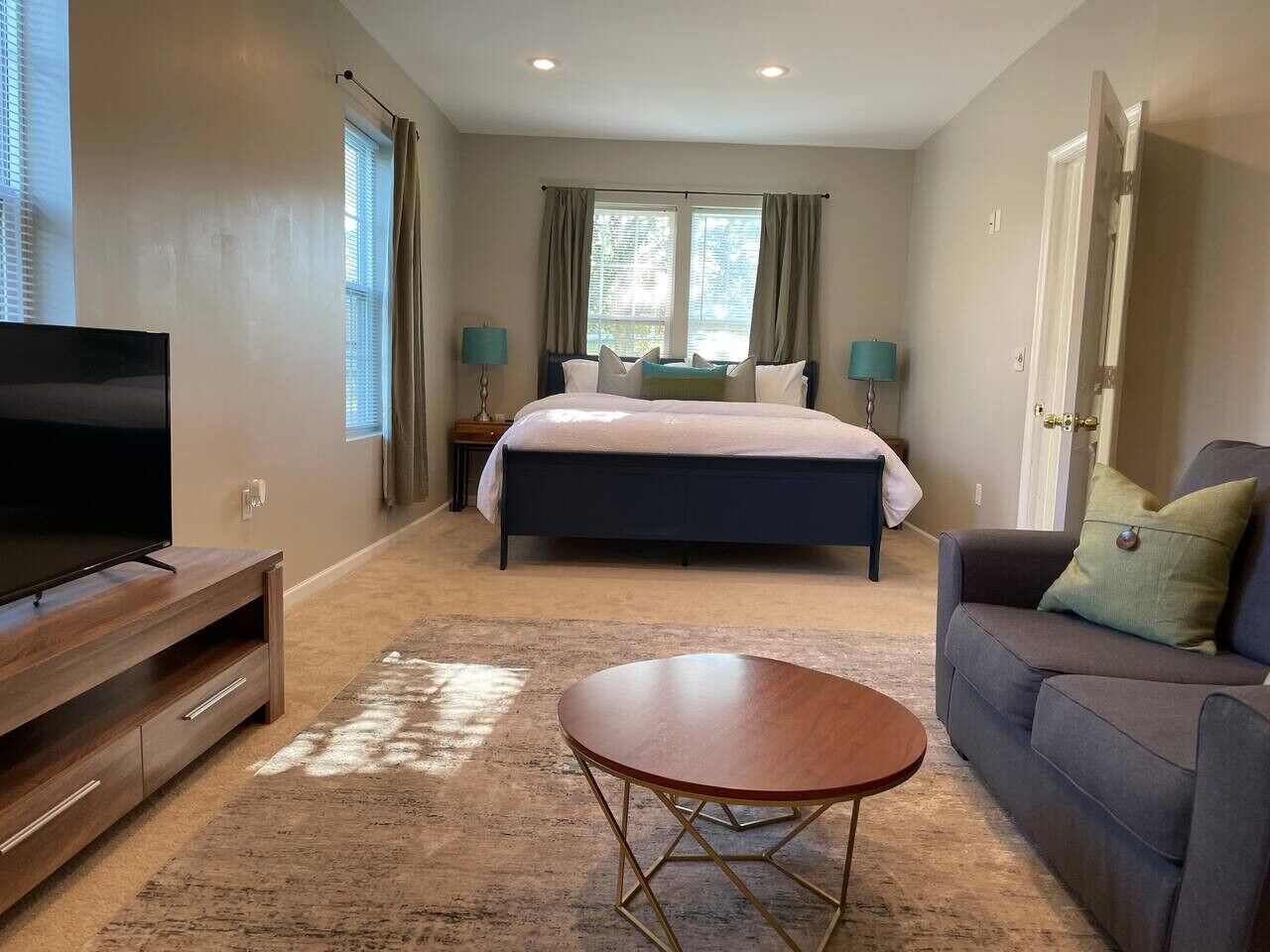 2 多间卧室、熨斗/熨衣板、WiFi、床单