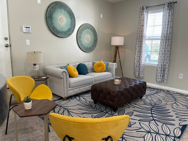 Cozy, Bright 2bd W/yard, Close To Dt-bikes Avail! - Manassas, VA