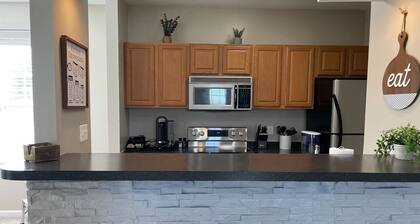 Cozy, bright 2BD w/yard, close to DT-bikes avail!