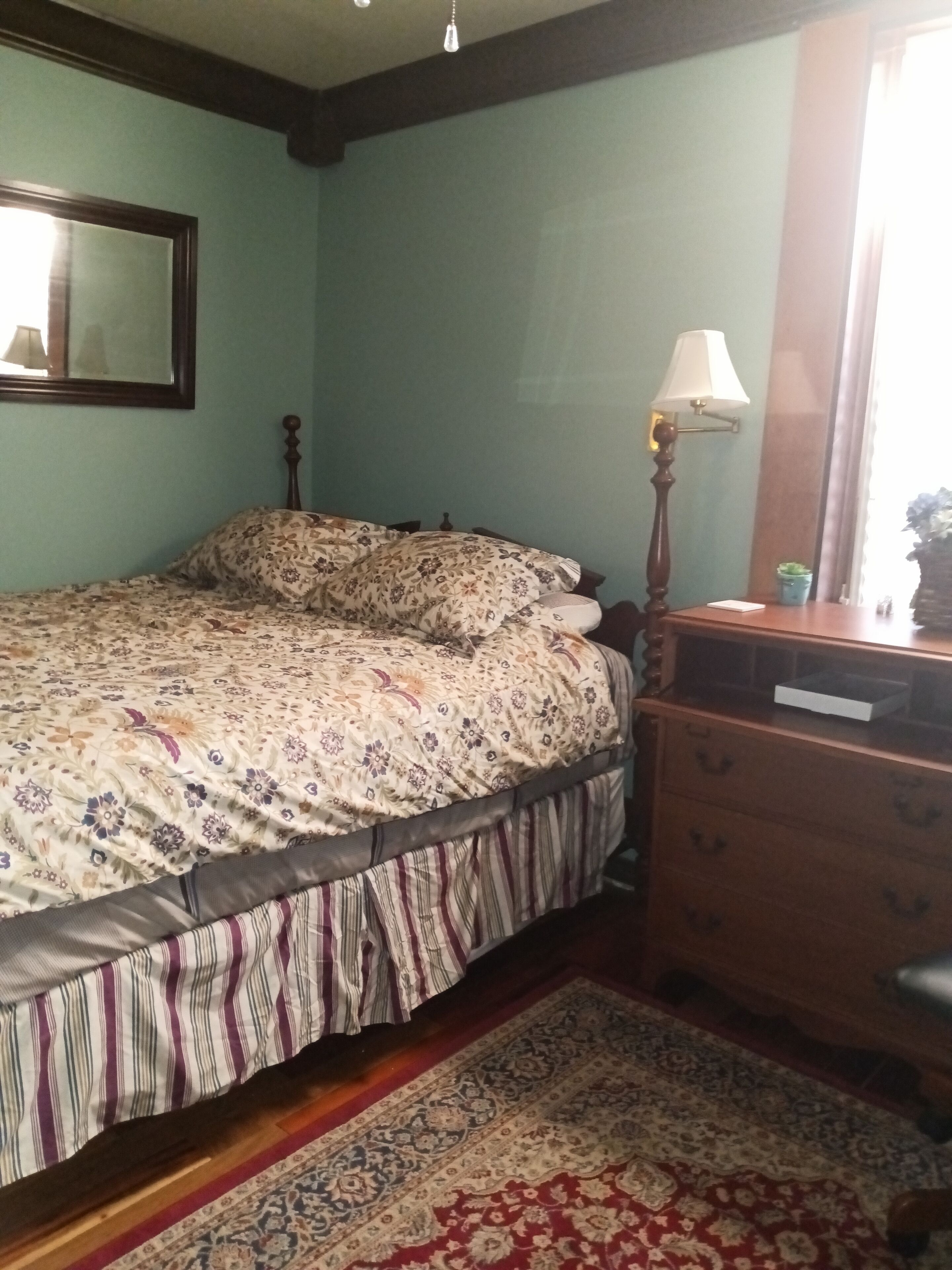 Downtown 1 Bedroom Duplex can Sleep 5 Close to Everything