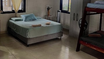 Deluxe Quadruple Room | Laptop workspace, free WiFi