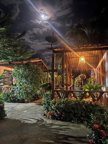 Las Rocas Village Ecohotel 