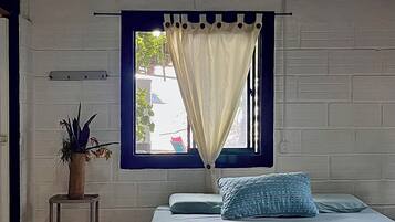 Deluxe Quadruple Room | Laptop workspace, free WiFi