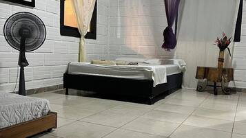 Deluxe-Zimmer | Laptopgeeigneter Arbeitsplatz, kostenloses WLAN