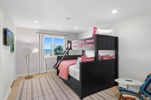 6 bedrooms, desk, free WiFi, bed sheets