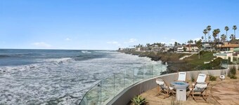 Beachfront Windansea Escape ideal for families