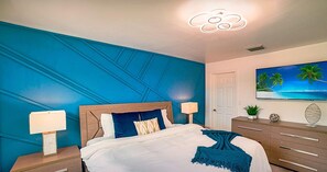 6 bedrooms, desk, iron/ironing board, travel crib