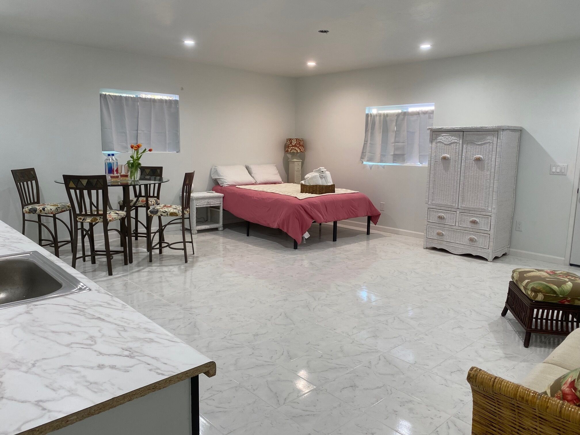 Newly built large studio Guesthouse