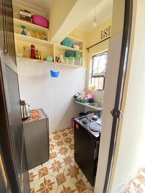 Mini-fridge, oven, toaster, blender - Cozy Studio Apartment (Arusha)