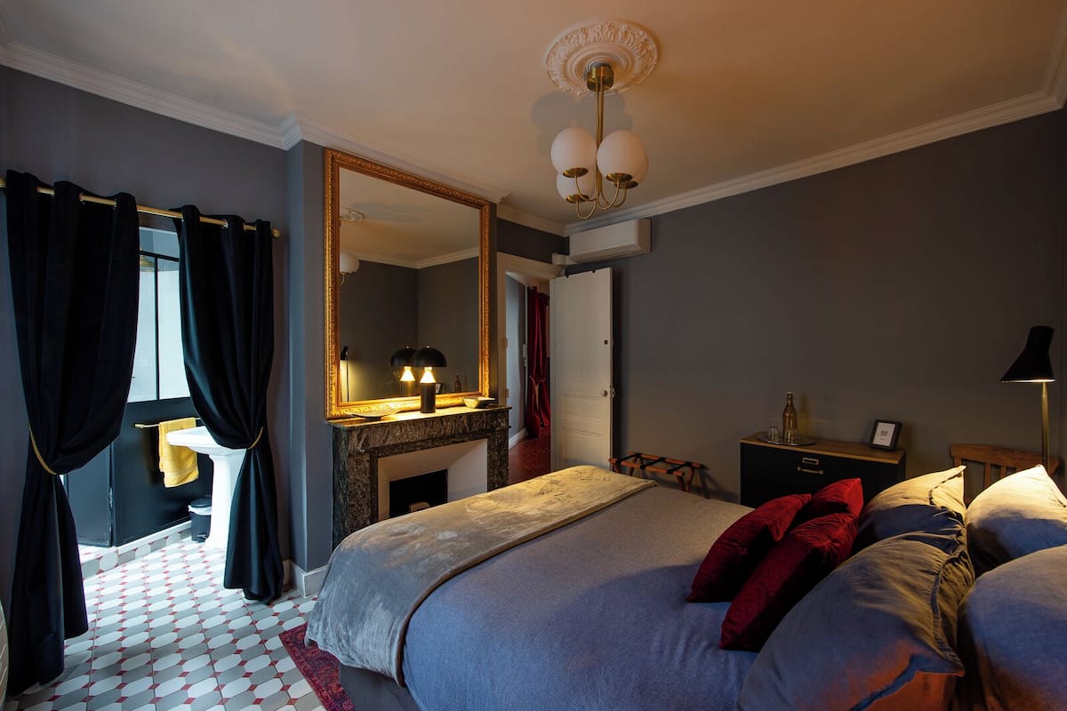 Suite, en-suite badkamer | 1 slaapkamer, luxe beddengoed, individueel gedecoreerd