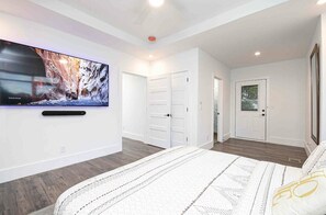 3 bedrooms, in-room safe, desk, iron/ironing board