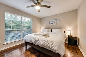 5 Schlafzimmer, Bügeleisen/Bügelbrett, WLAN