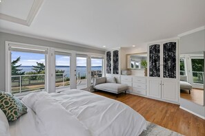 6 عدّة غرف نوم ومكتب ومكواة/لوح كي وسرير سفر