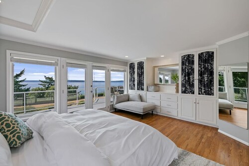 Luxury Water View 6BR Retreat with Hot Tub and Gym