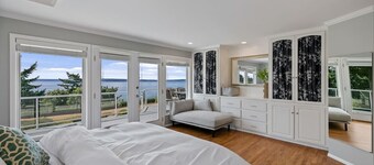 Luxury Water View 6BR Retreat with Hot Tub and Gym