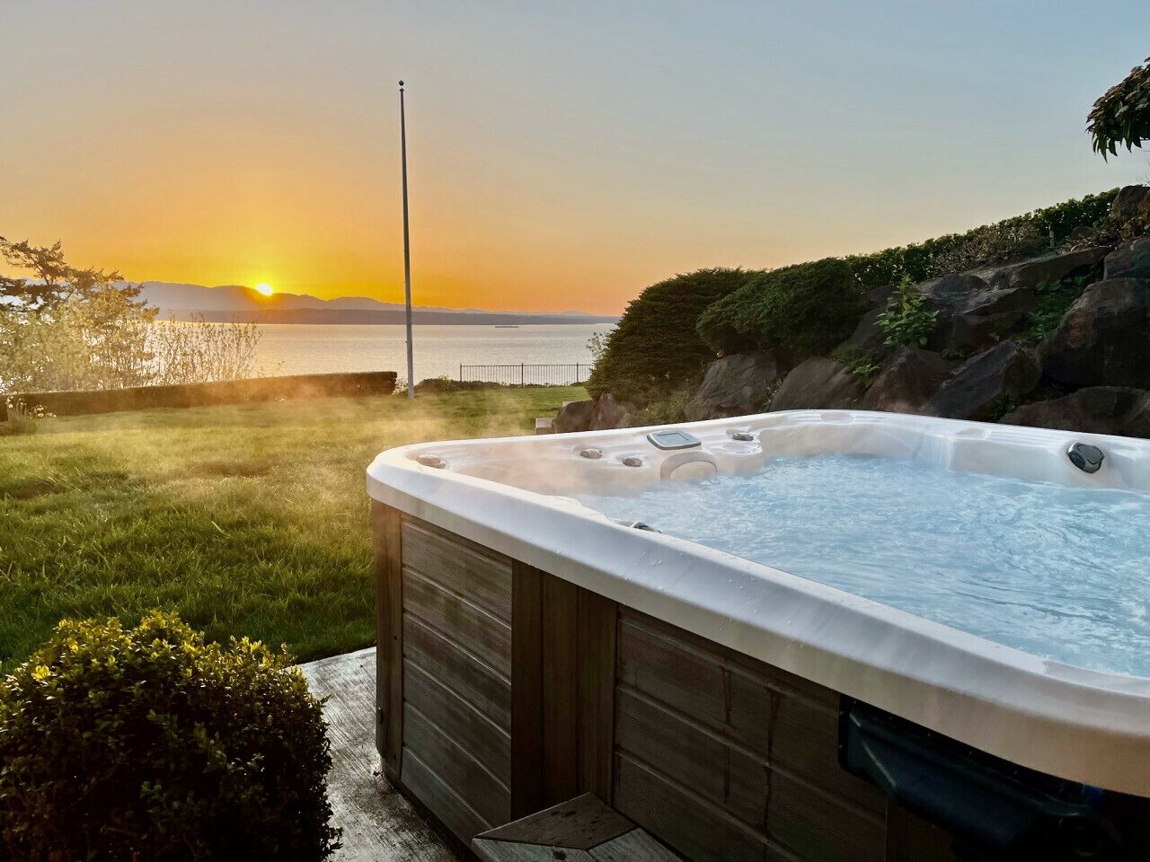 Outdoor spa tub