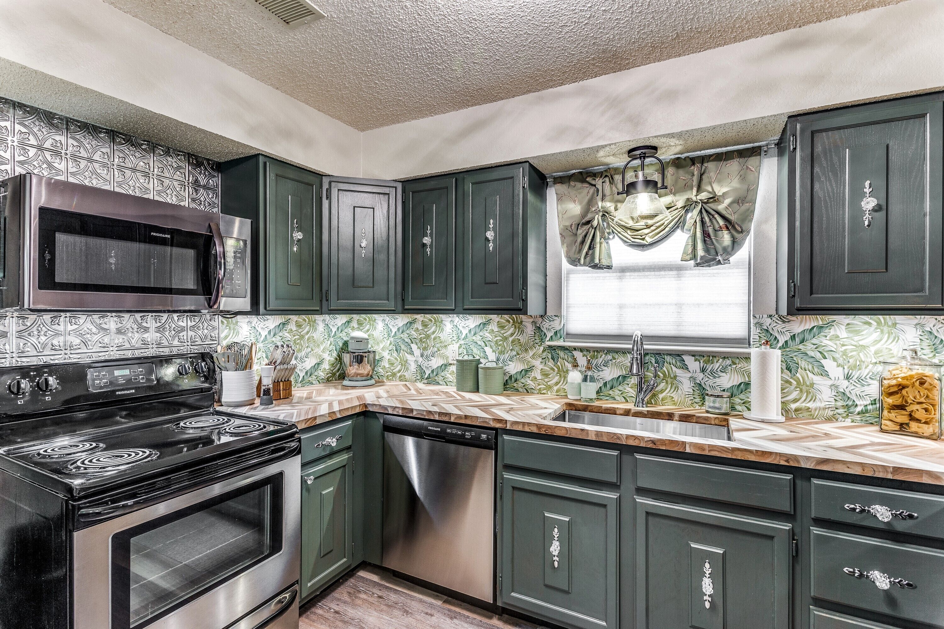 The Aviary (The Birdhouse)